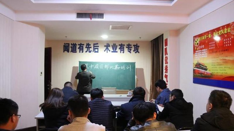 小标题：企业培训需求分析